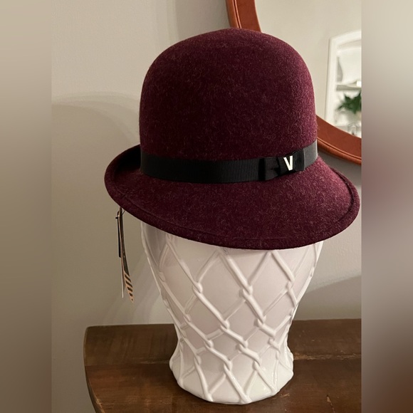 NWT VANS Wool Cloche Fedora Hat plum w/Black Trim. small/ medium. - Picture 1 of 7